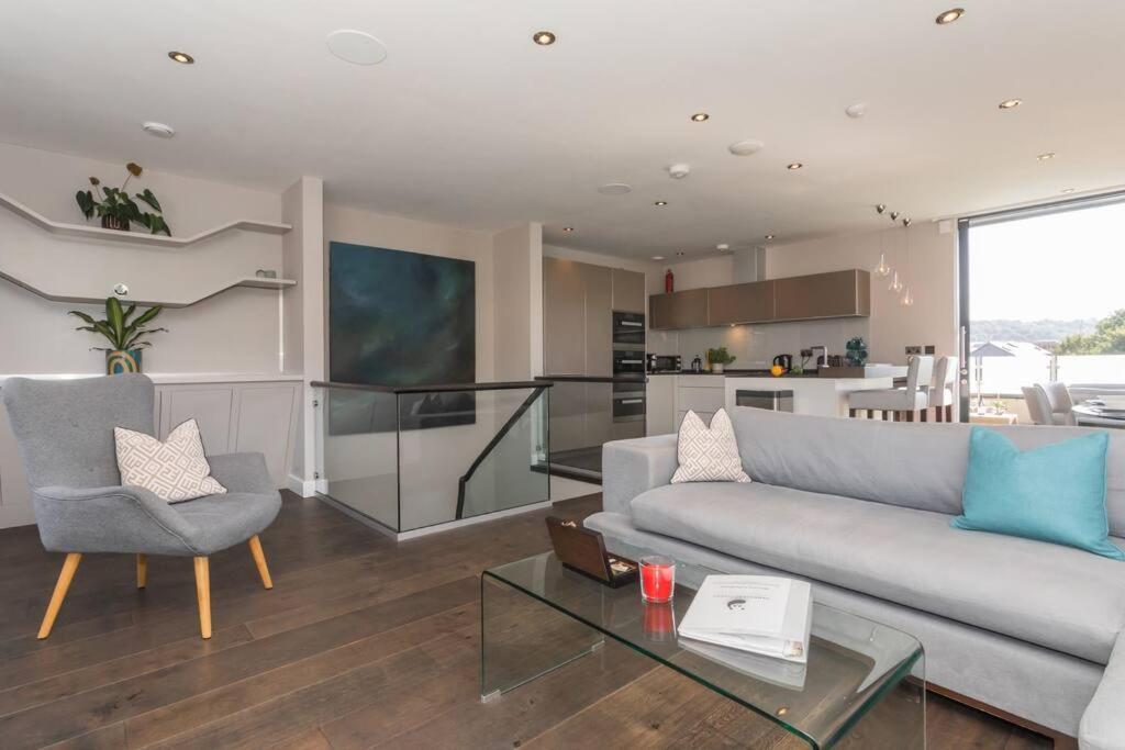 Stylish Penthouse Apartment With Hot Tub 바스 외부 사진